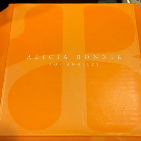 Alicia Bonnie Blue Agate pendant with adjustable chain. - Picture 4 of 4